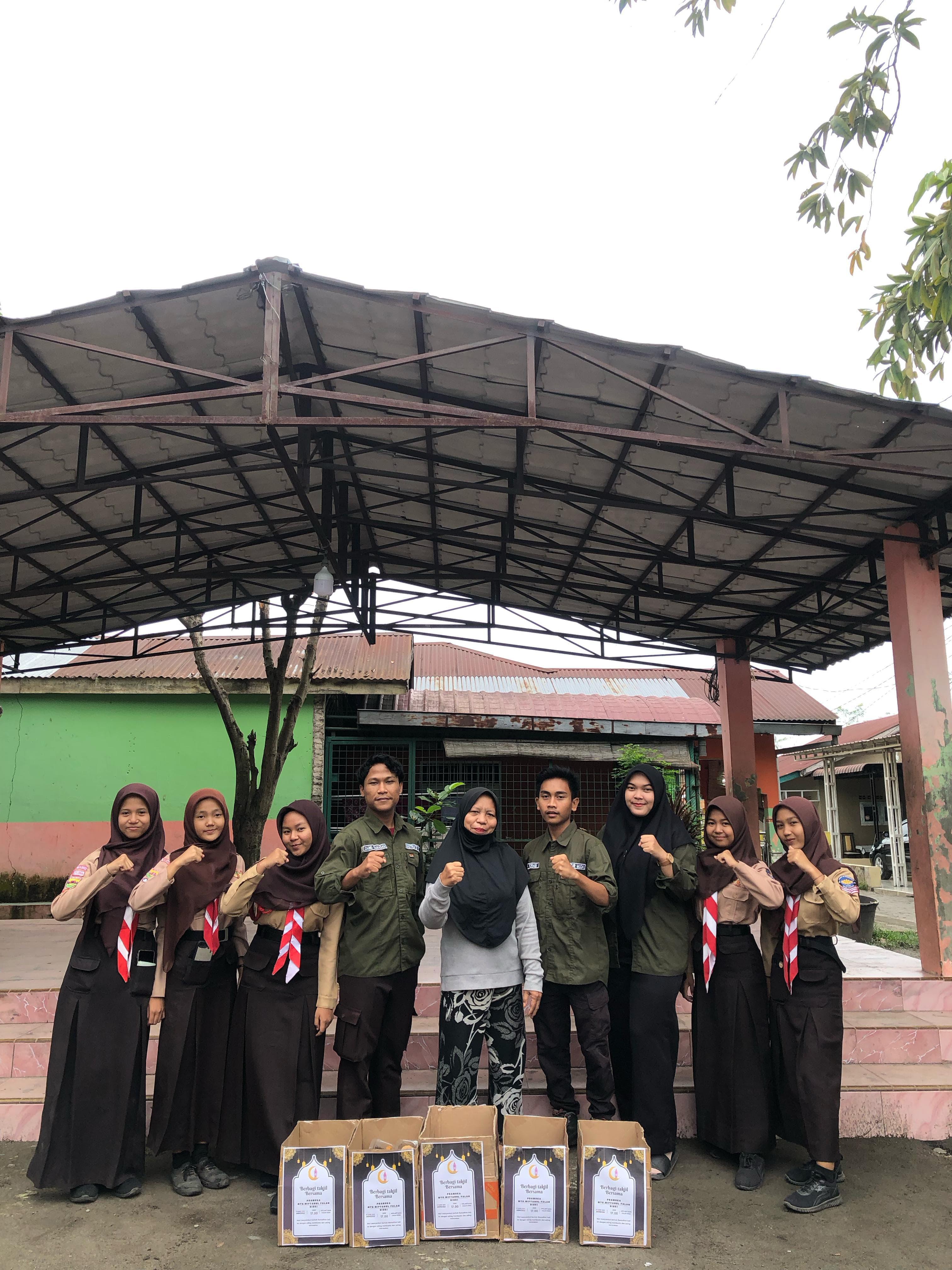 Mts Miftahul Falah Diski Berbagi Takjil